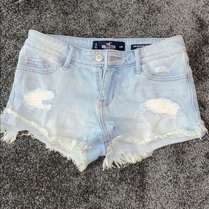 hollister shorts !!